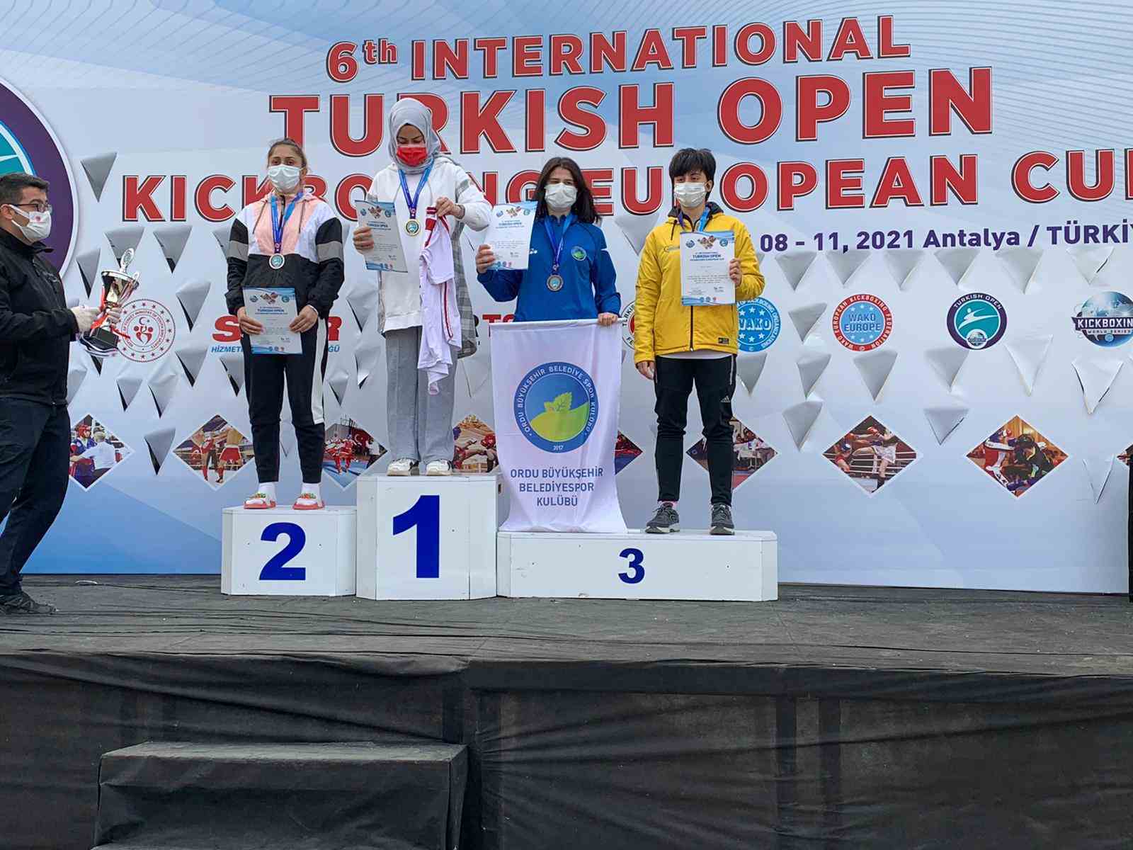 BÜYÜKŞEHİR'İN SPORCULARI MADALYAYA ABONE